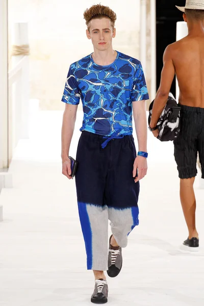 Look 22